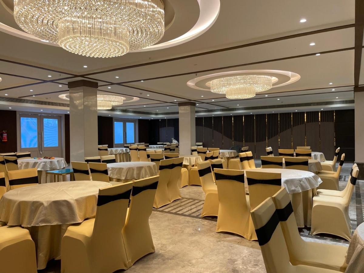 Hotel Casa Divine Izatnagar Bagian luar foto